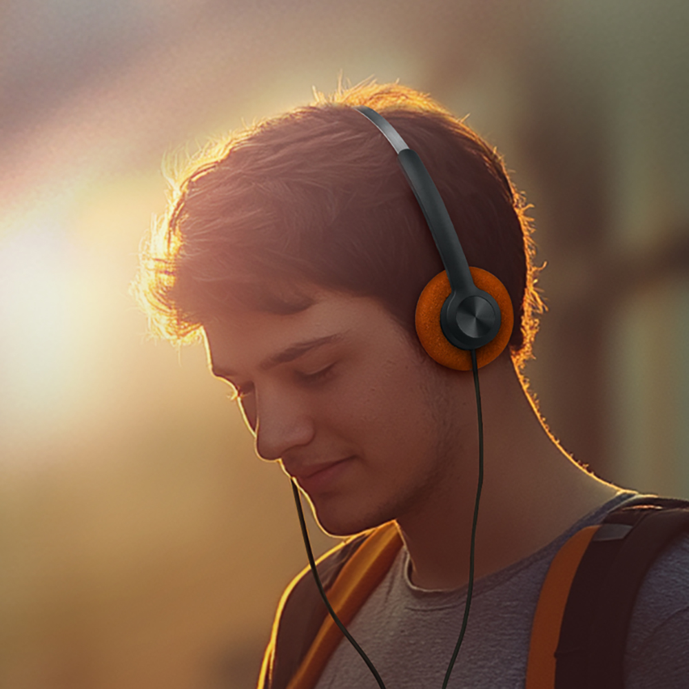 Muse Retro 80's on-Ear Headphones with 30mm Drivers & 32Ω Impedance Image of it being used | M-206 CF
